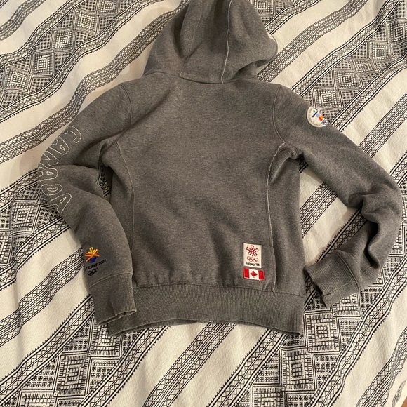 XS EUC Parklife by aritzia faux fur grey Olympic hoodie - Picture 2 of 4